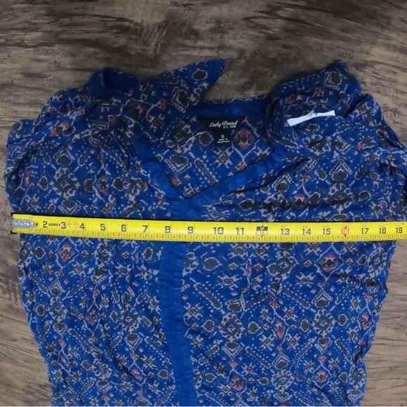 Lady’s top size small with tags - Picture 7 of 7